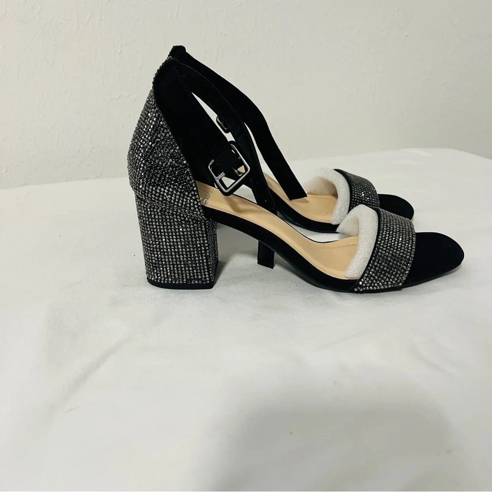 Delicious chic black
